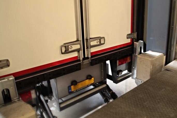 Docked trailer PE Extendable Dock Bumpers